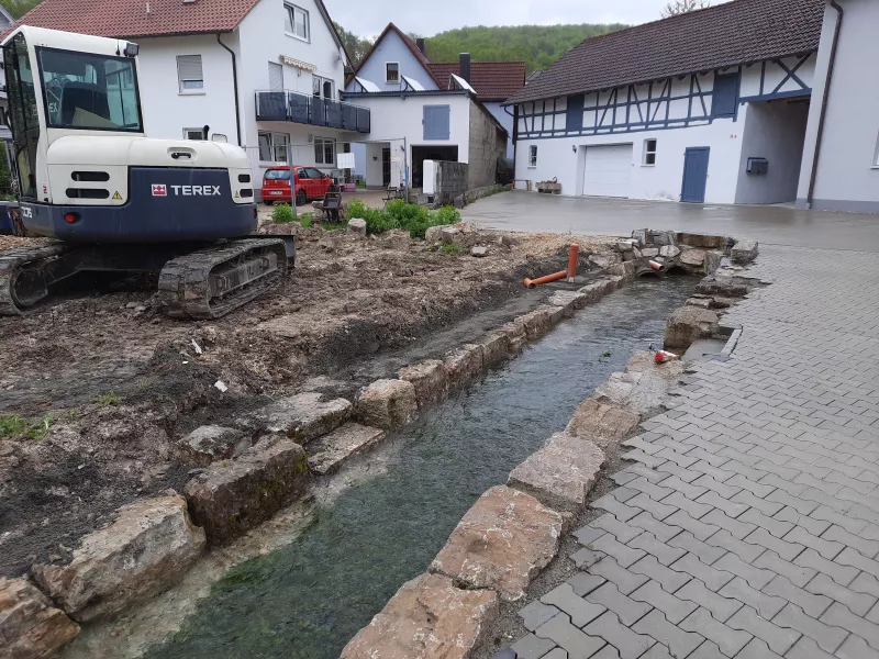 Bachlauf neu einfassen 1